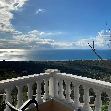 Onirana Aparthotel 3*