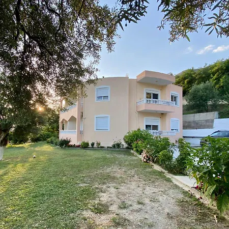 Onirana Lägenhetshotell Borsh